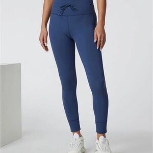 Vuori Daily Form High-Rise Drawstring Leggings in Deep Blue